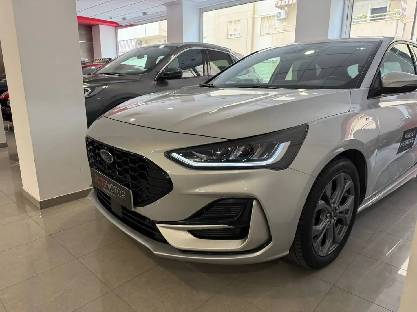 Ford Focus 1.0 Ecoboost MHEV 114kW ST-Line Grau - 1