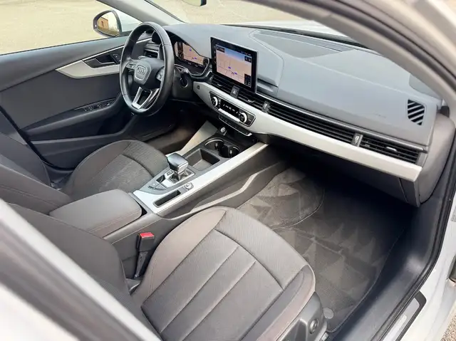Audi A4 view 13
