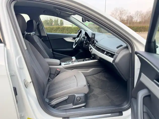 Audi A4 view 12