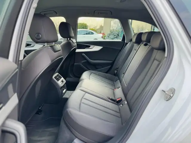 Audi A4 view 11