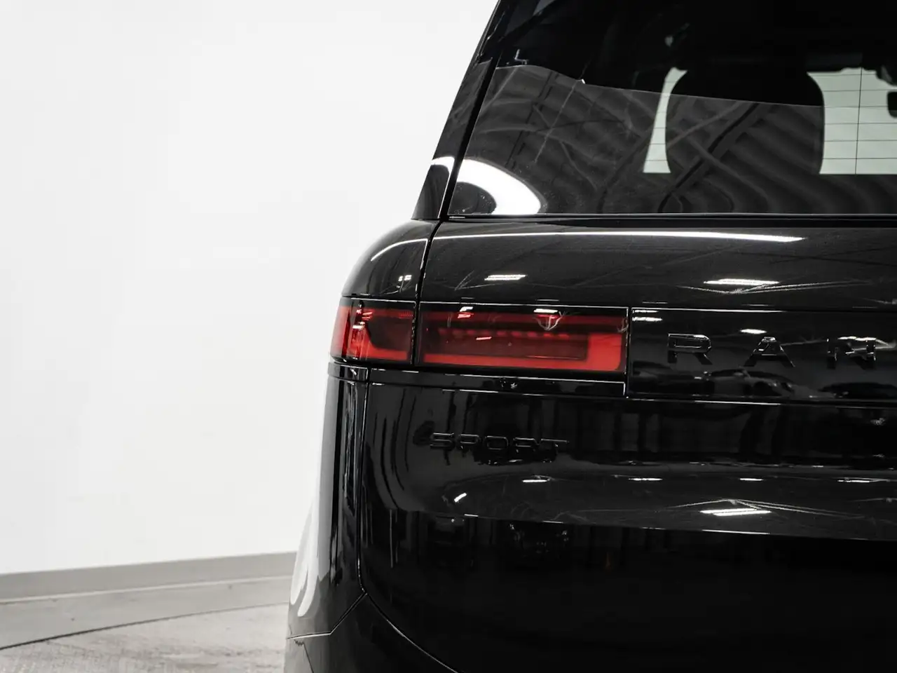 Land Rover Range Rover Sport photo Land Rover Range Rover Sport