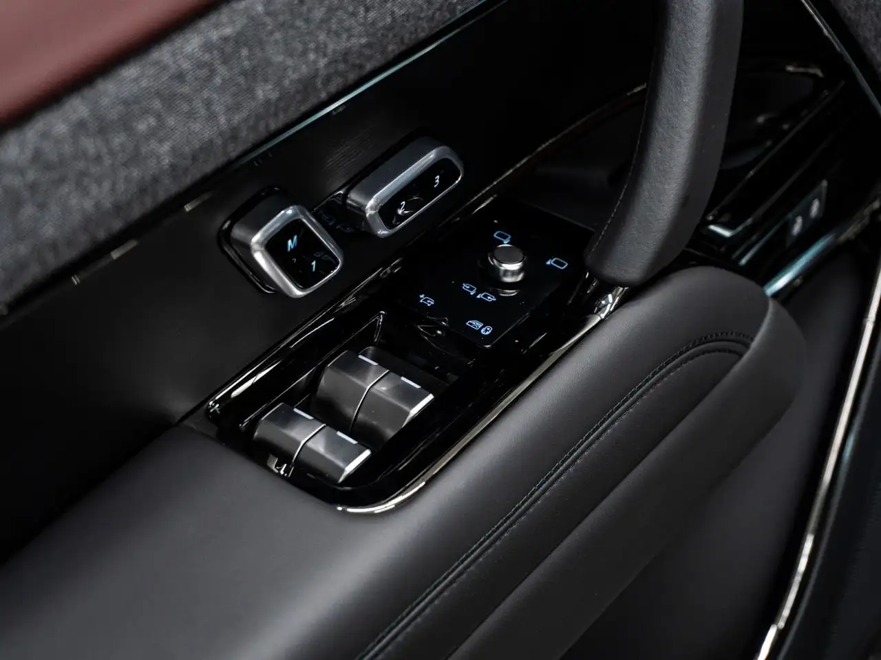 Land Rover Range Rover Sport photo Land Rover Range Rover Sport