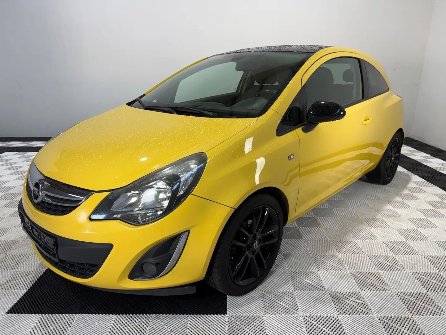 Opel Corsa 1.4 ecoFLEX Color Edition 74kW S/S Geel - 1