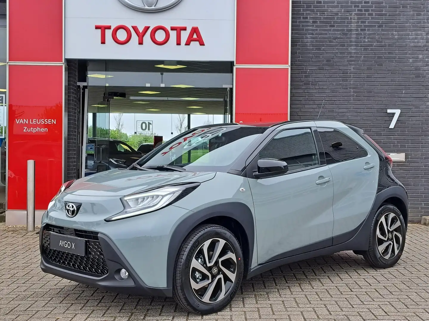Toyota Aygo X PULSE BI-TONE LED VERLICHTING REGENSENSOR AUTOMATI Groen - 1