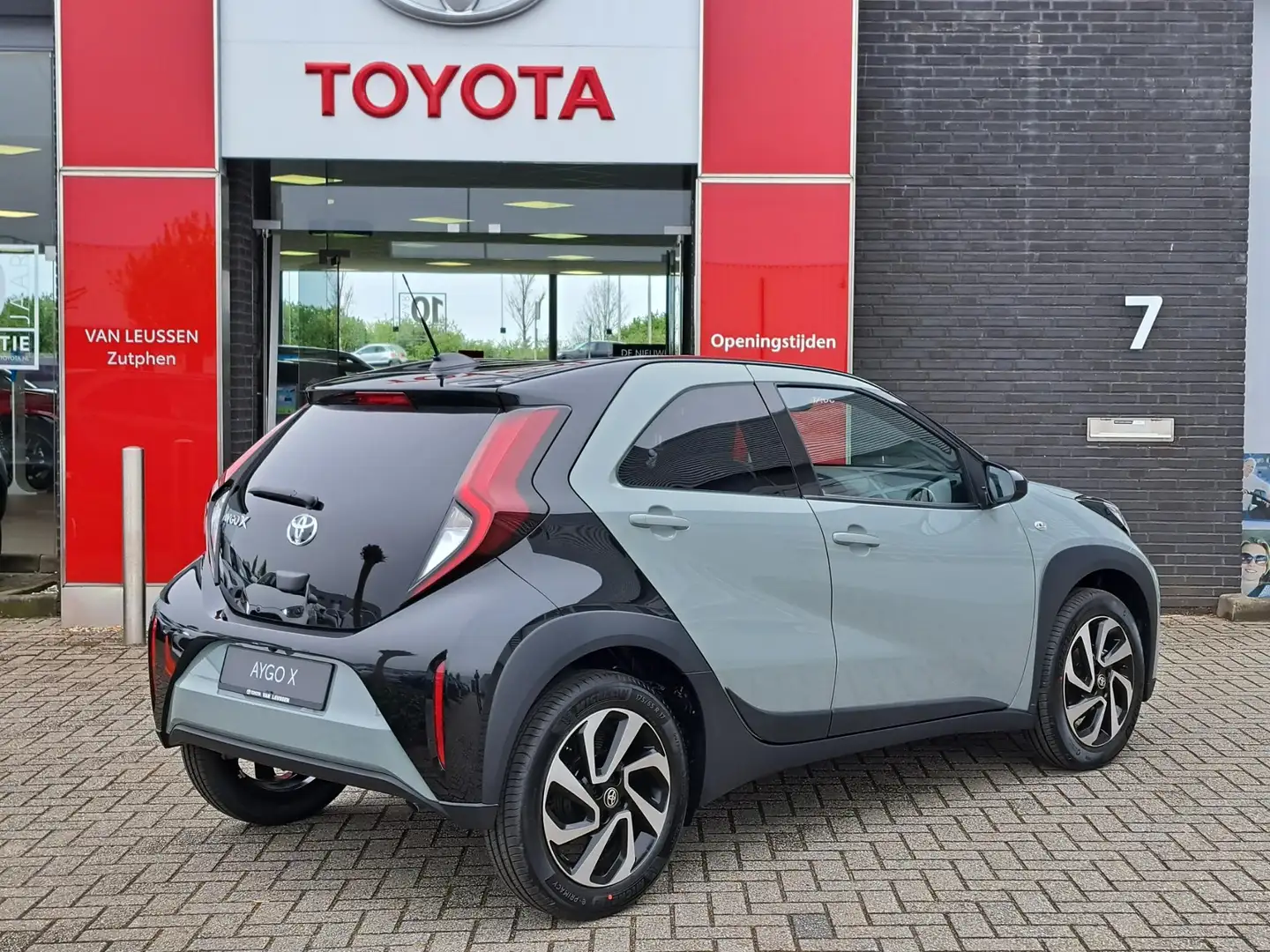 Toyota Aygo X PULSE BI-TONE LED VERLICHTING REGENSENSOR AUTOMATI Groen - 2