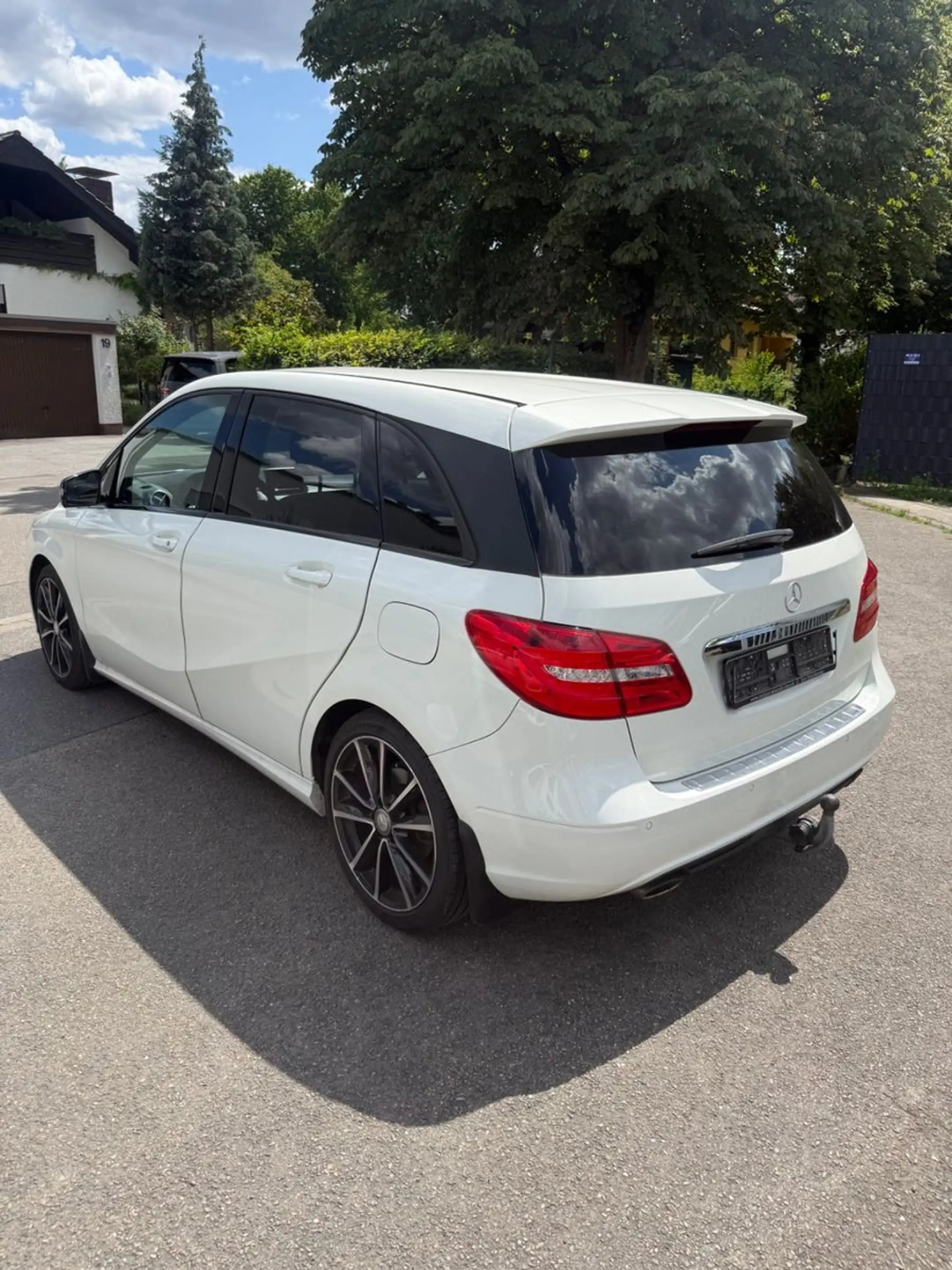 Mercedes-Benz B 200 Automatik Teilleder Navi Anh. — photo 9