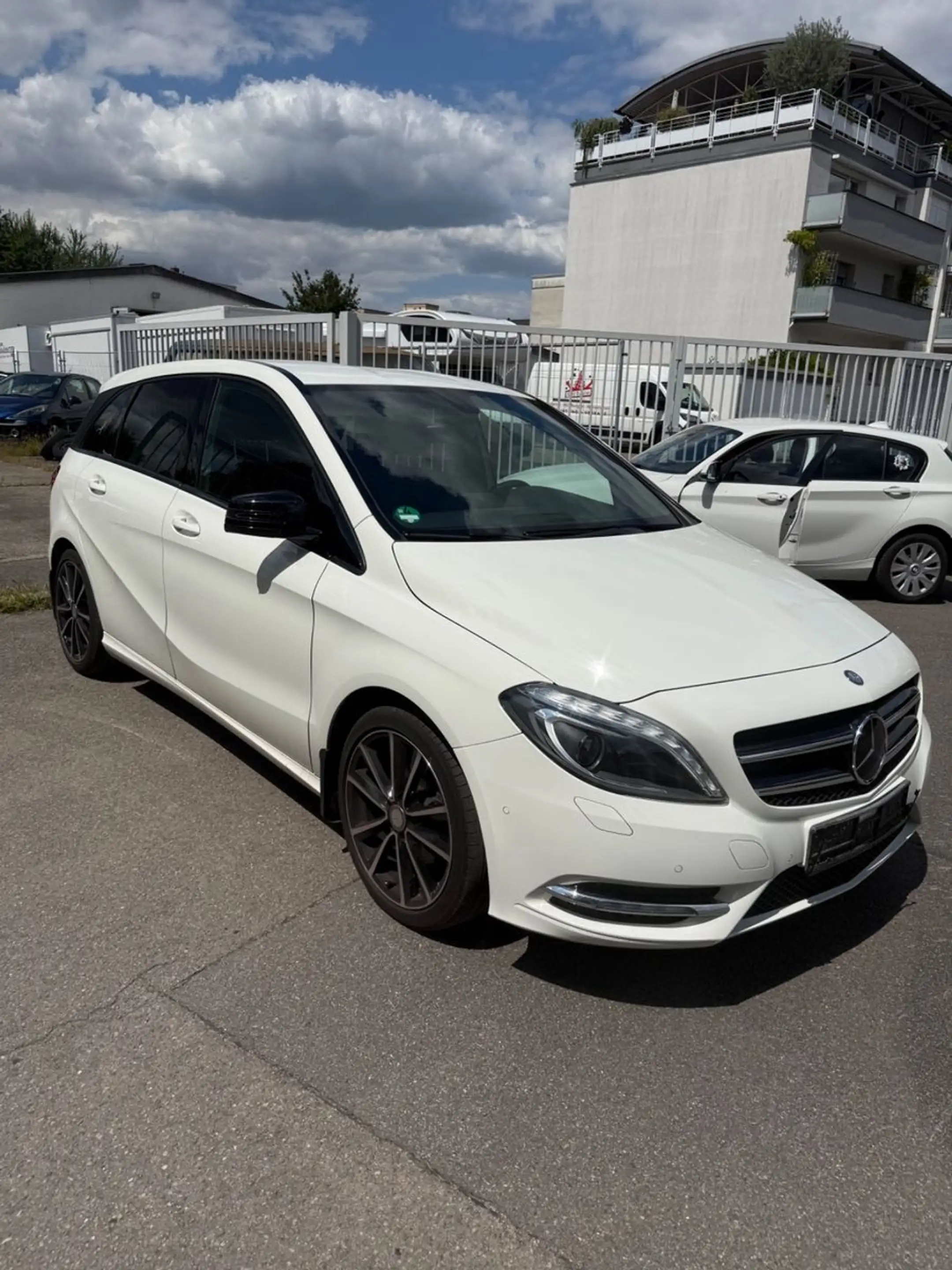 Mercedes-Benz B 200 Automatik Teilleder Navi Anh. — photo 4