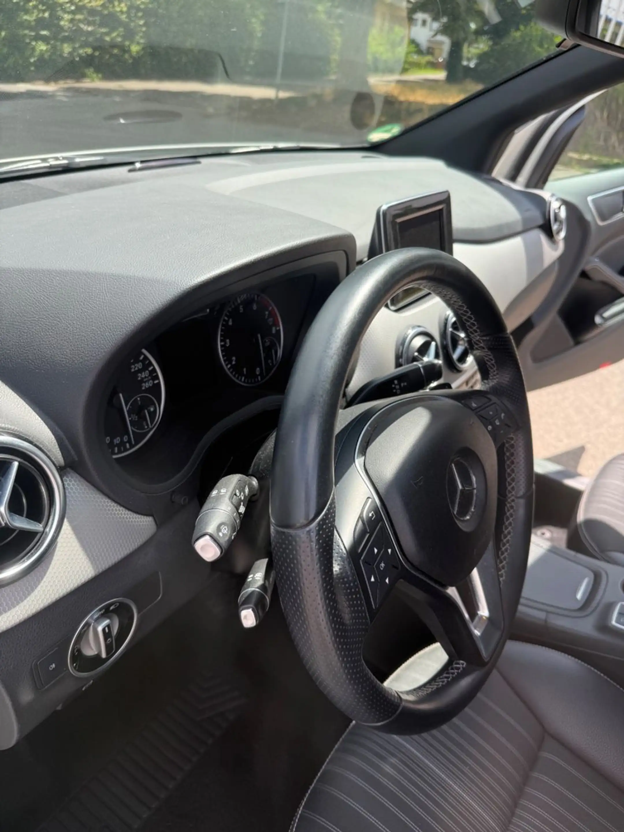 Mercedes-Benz B 200 Automatik Teilleder Navi Anh. — photo 17