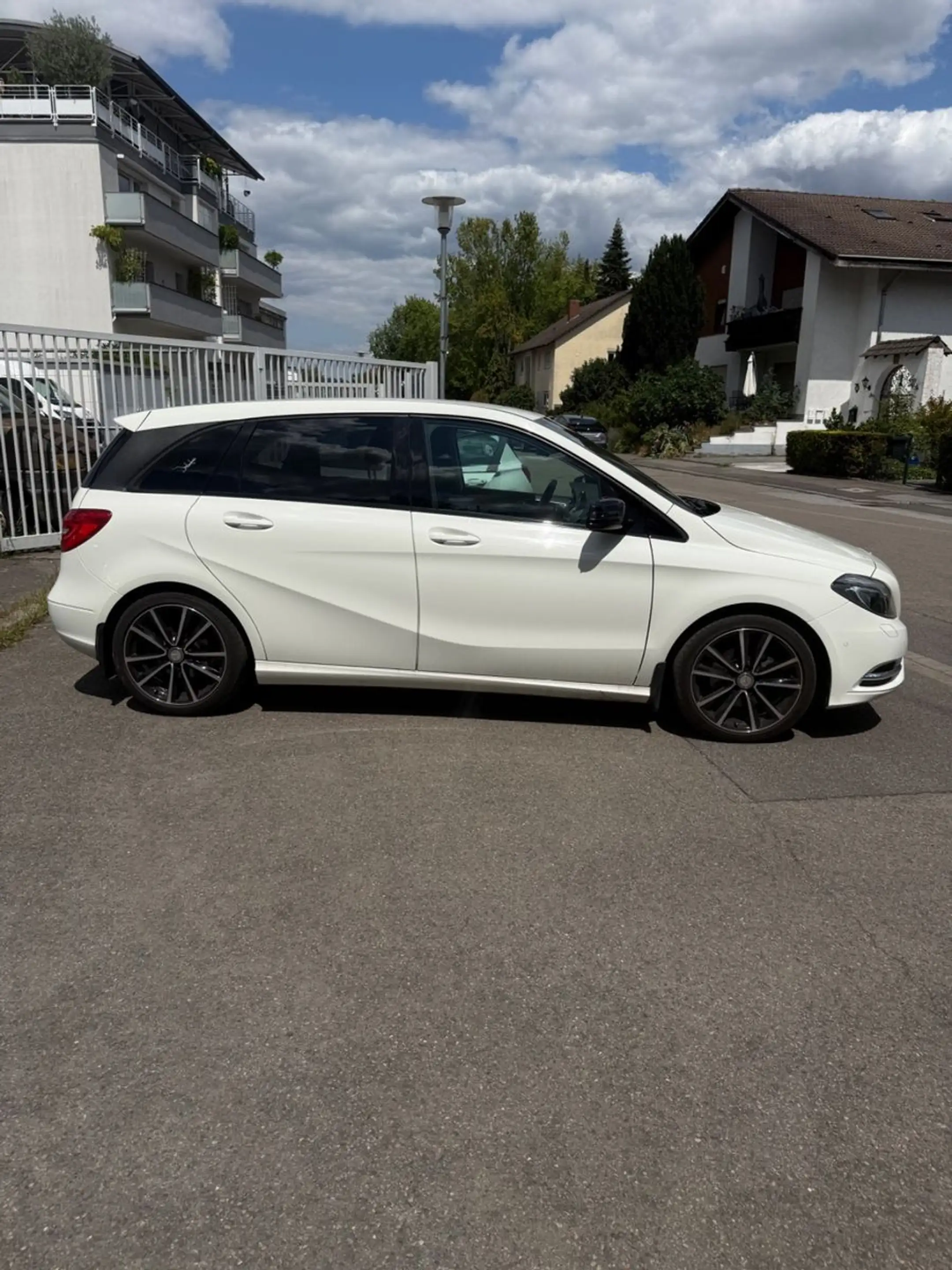 Mercedes-Benz B 200 Automatik Teilleder Navi Anh. — photo 5