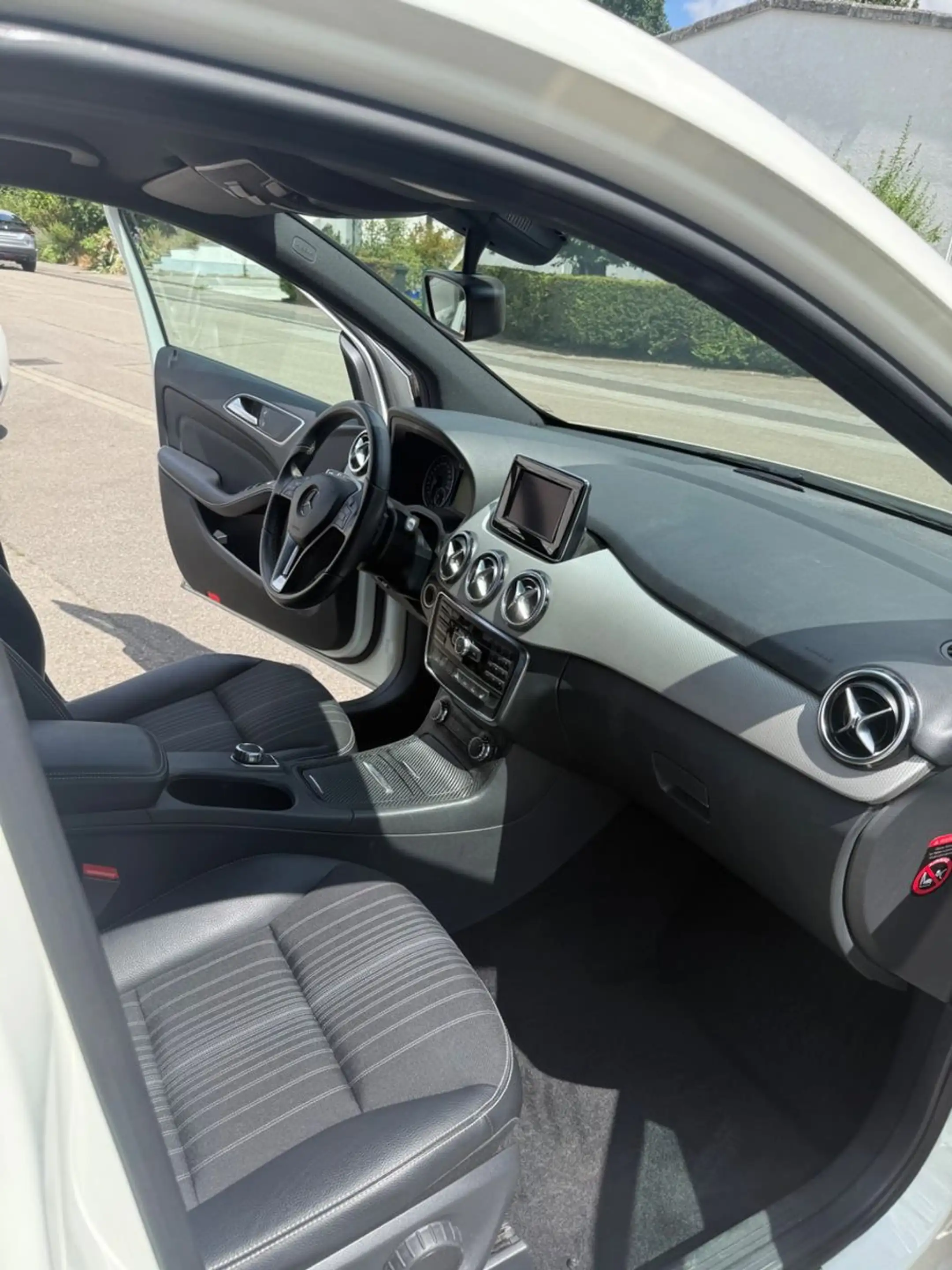 Mercedes-Benz B 200 Automatik Teilleder Navi Anh. — photo 14