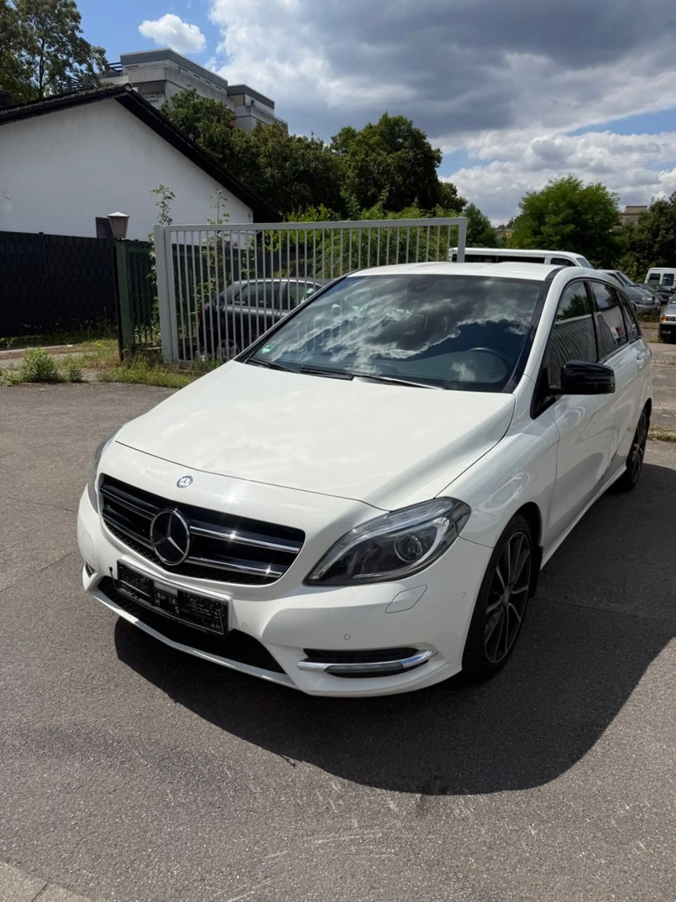Mercedes-Benz B 200 Automatik Teilleder Navi Anh. — photo 11