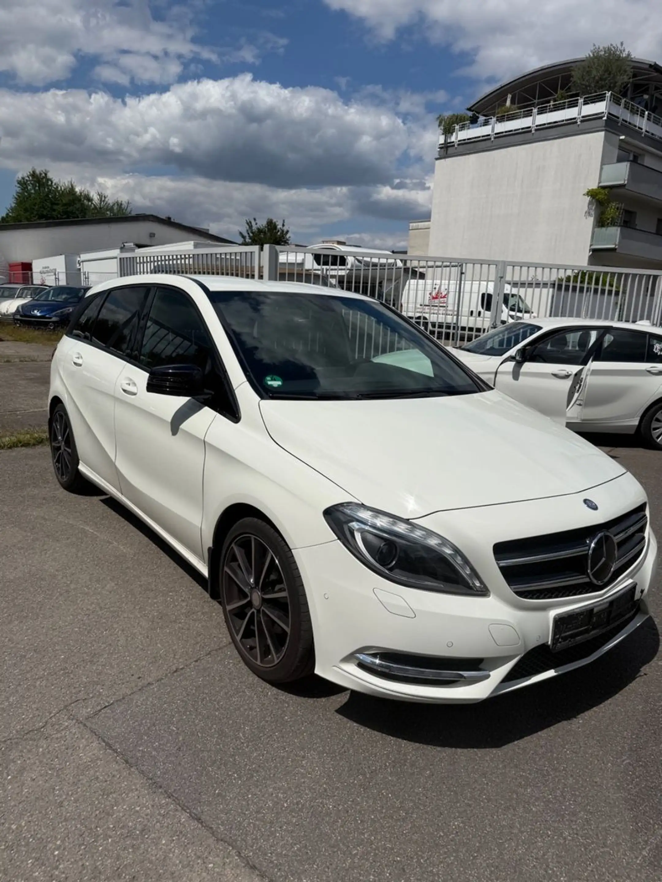 Mercedes-Benz B 200 Automatik Teilleder Navi Anh. — photo 12