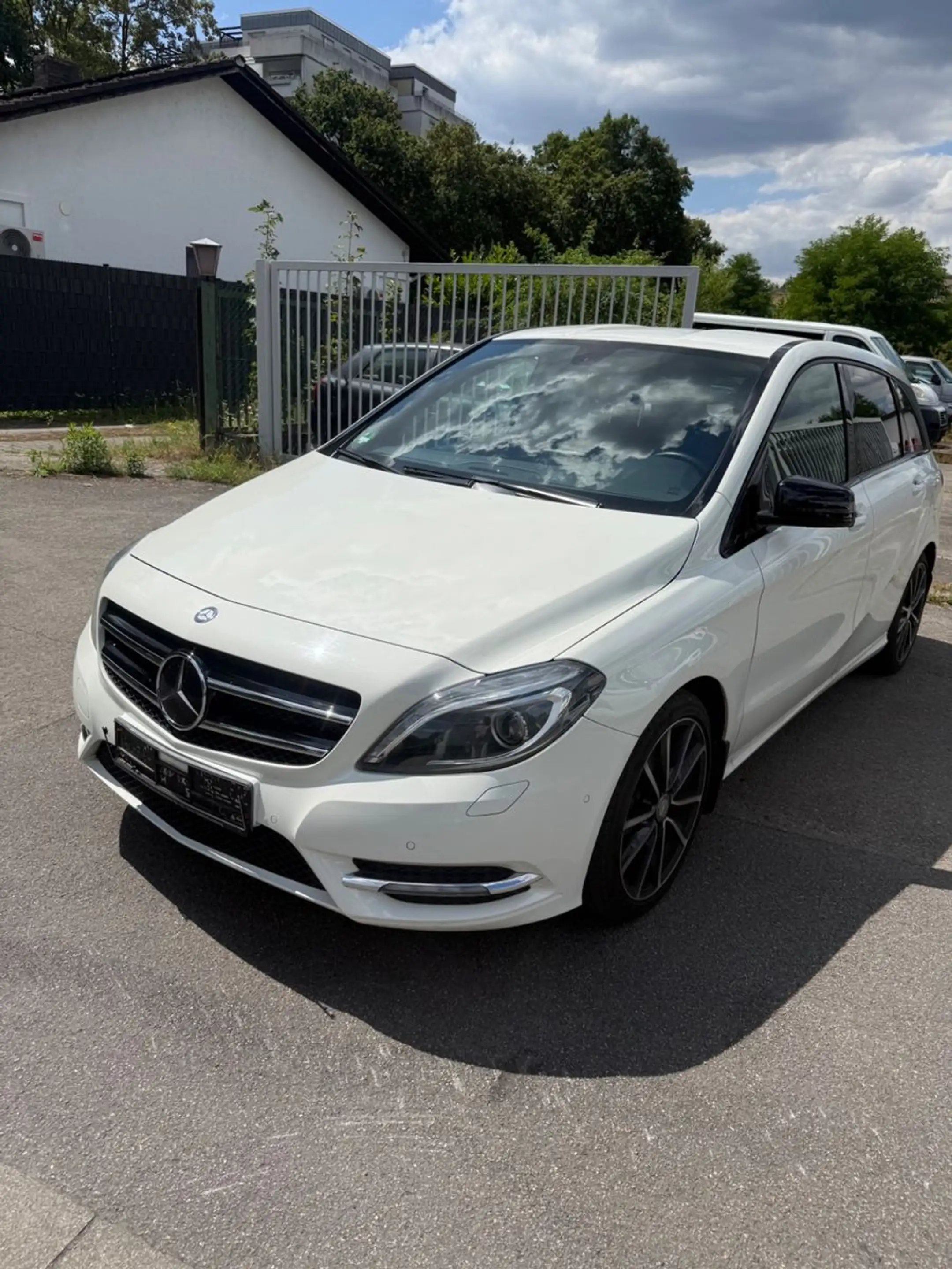 Mercedes-Benz B 200 Automatik Teilleder Navi Anh. — photo 3