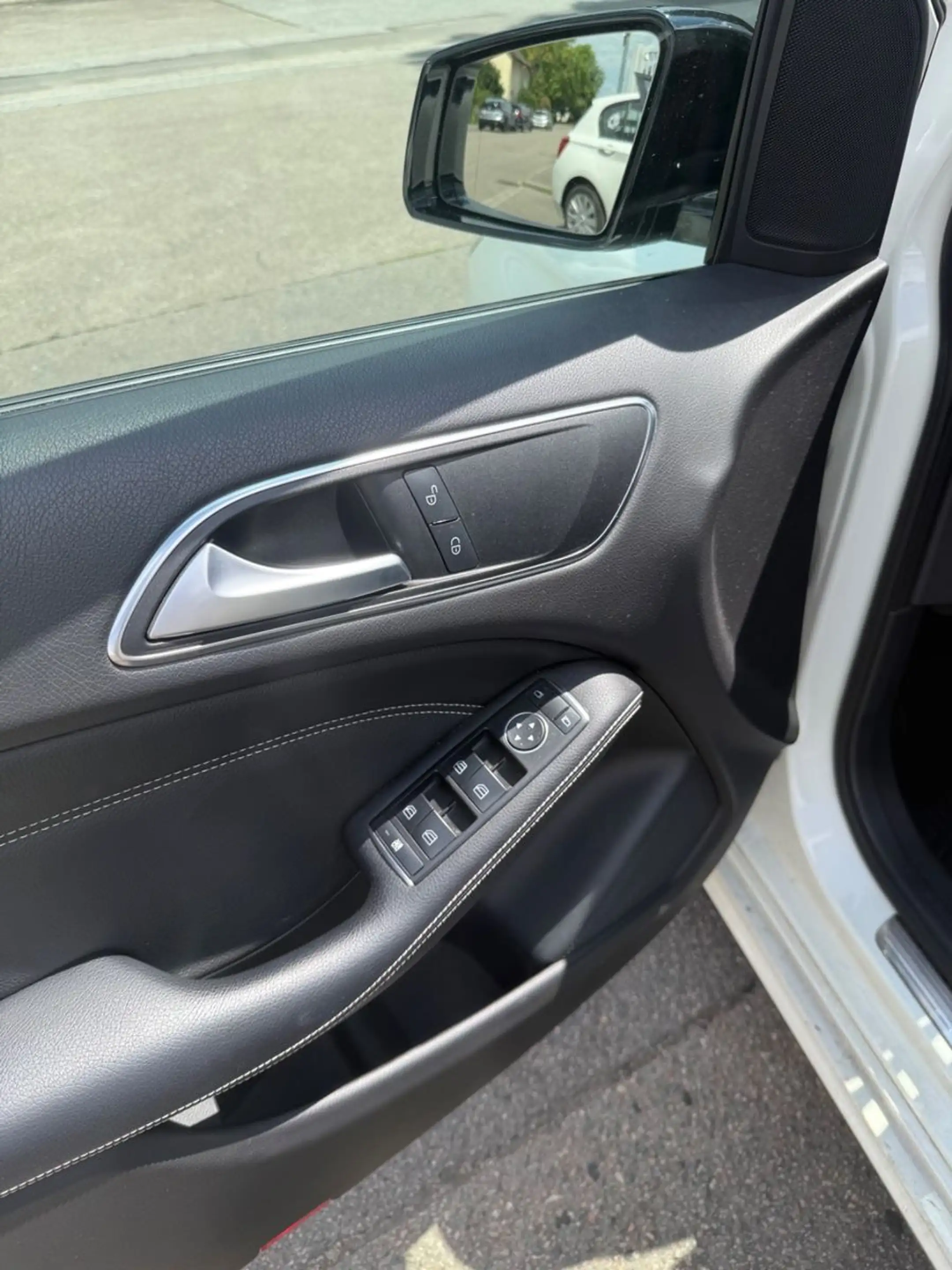 Mercedes-Benz B 200 Automatik Teilleder Navi Anh. — photo 16