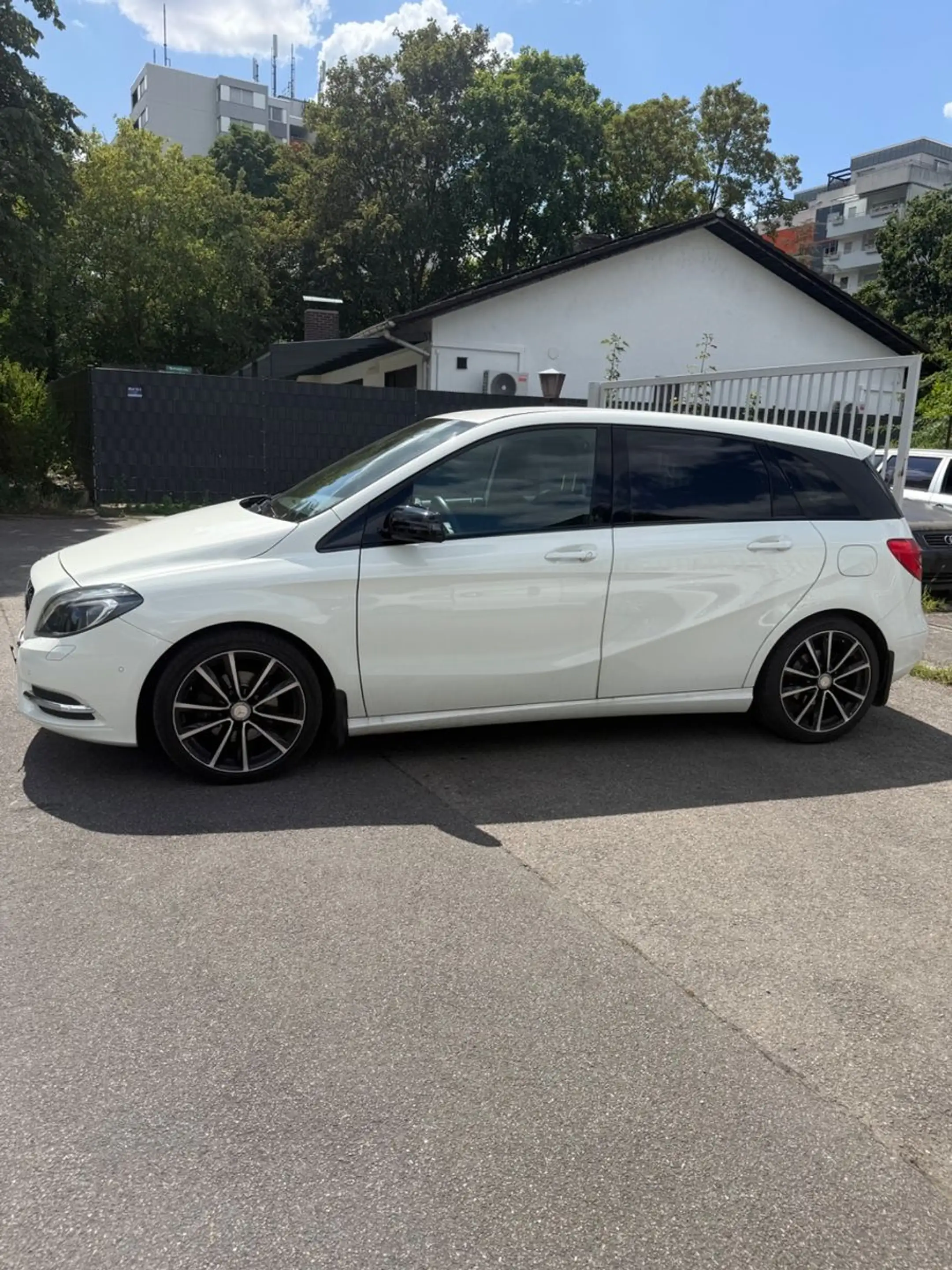 Mercedes-Benz B 200 Automatik Teilleder Navi Anh. — photo 10