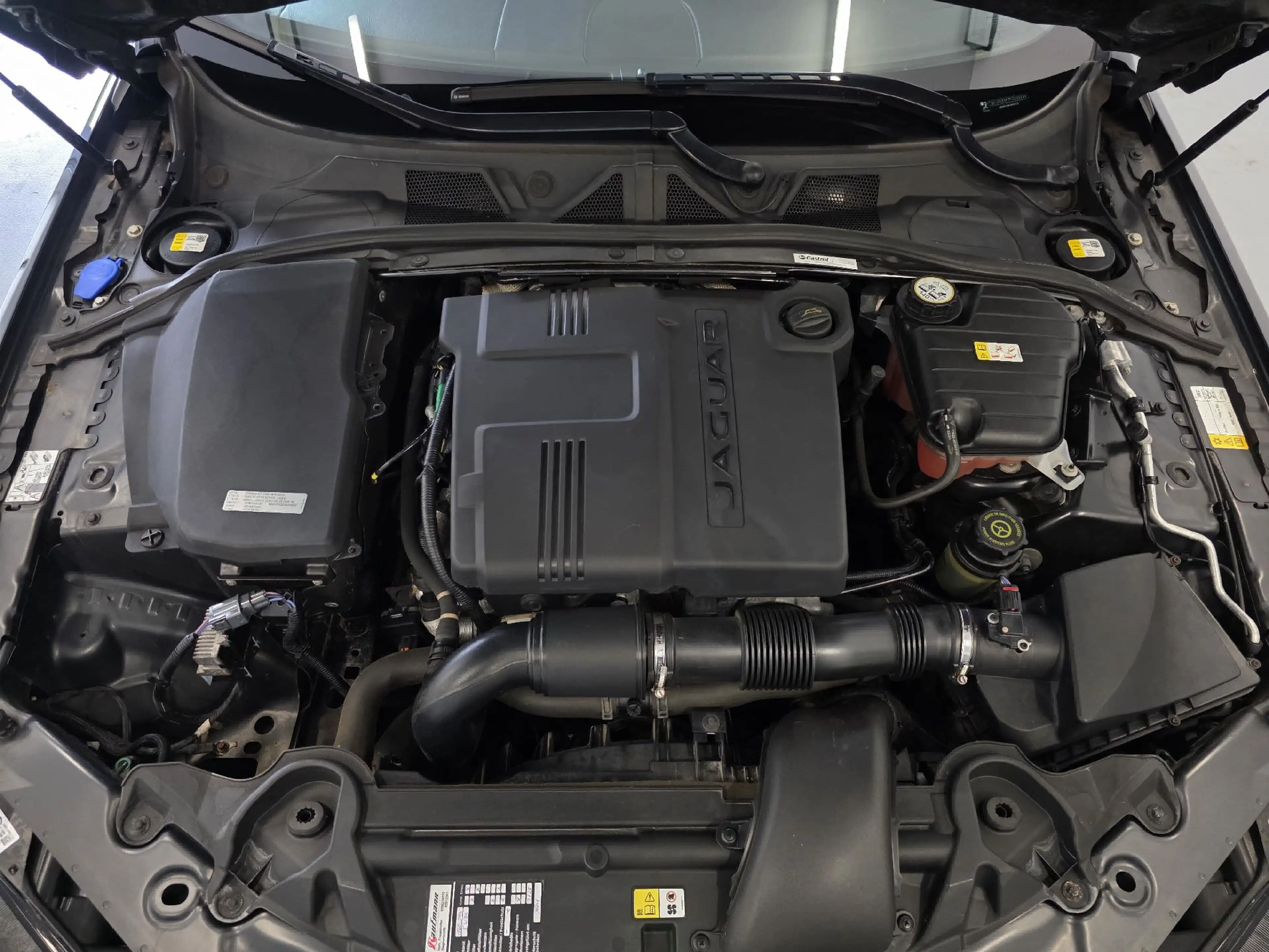 Jaguar XF Luxury — photo 9