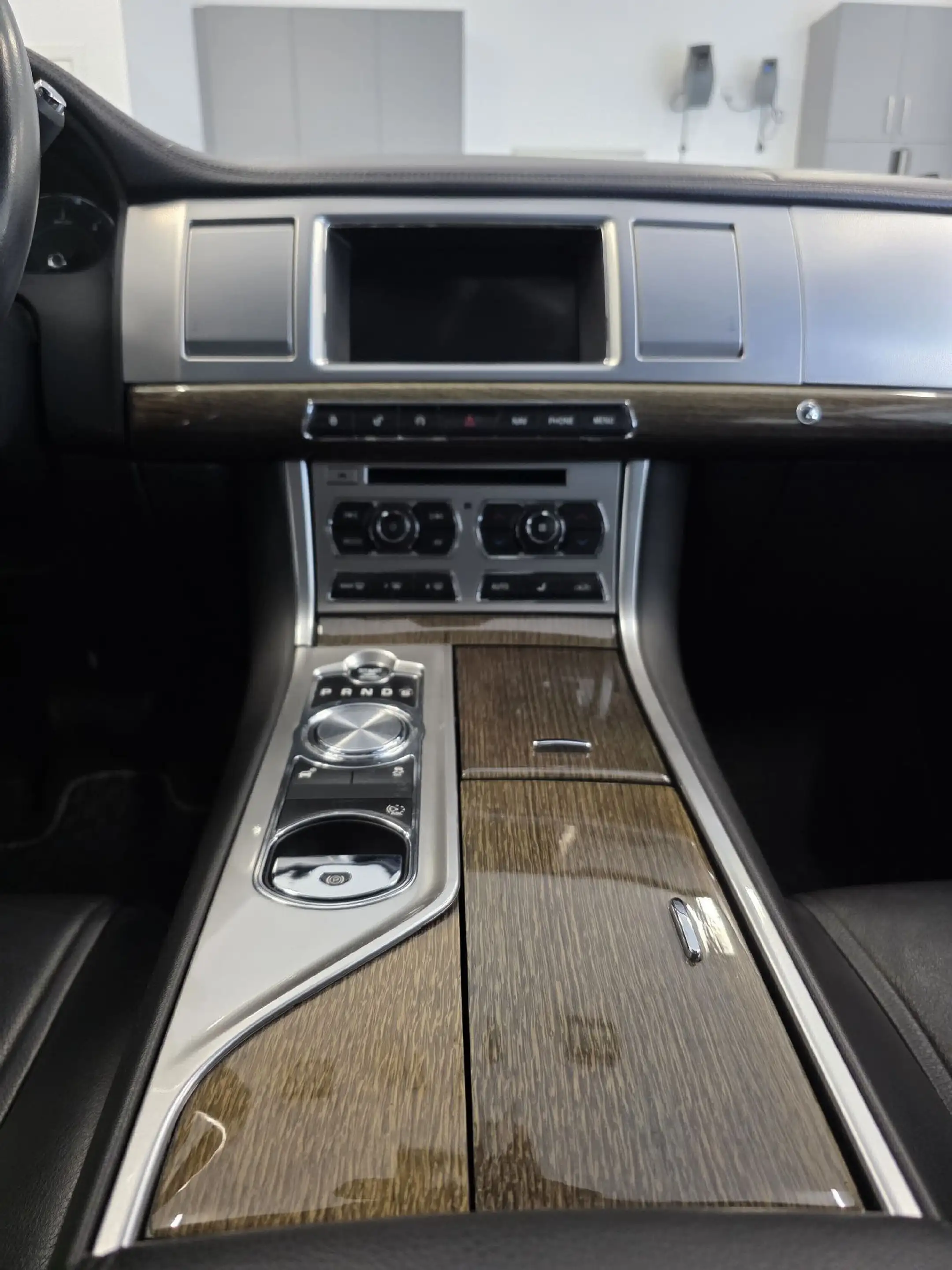 Jaguar XF Luxury — photo 8