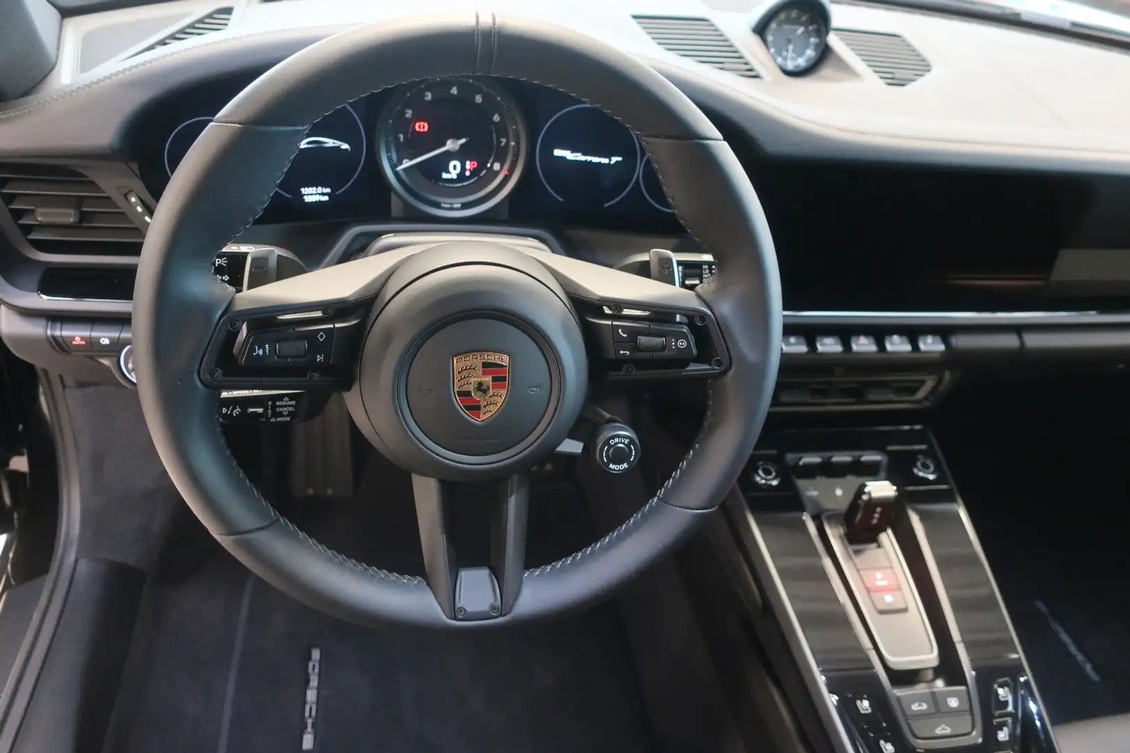 Porsche 911 / 992 Carrera T Zwart - 2