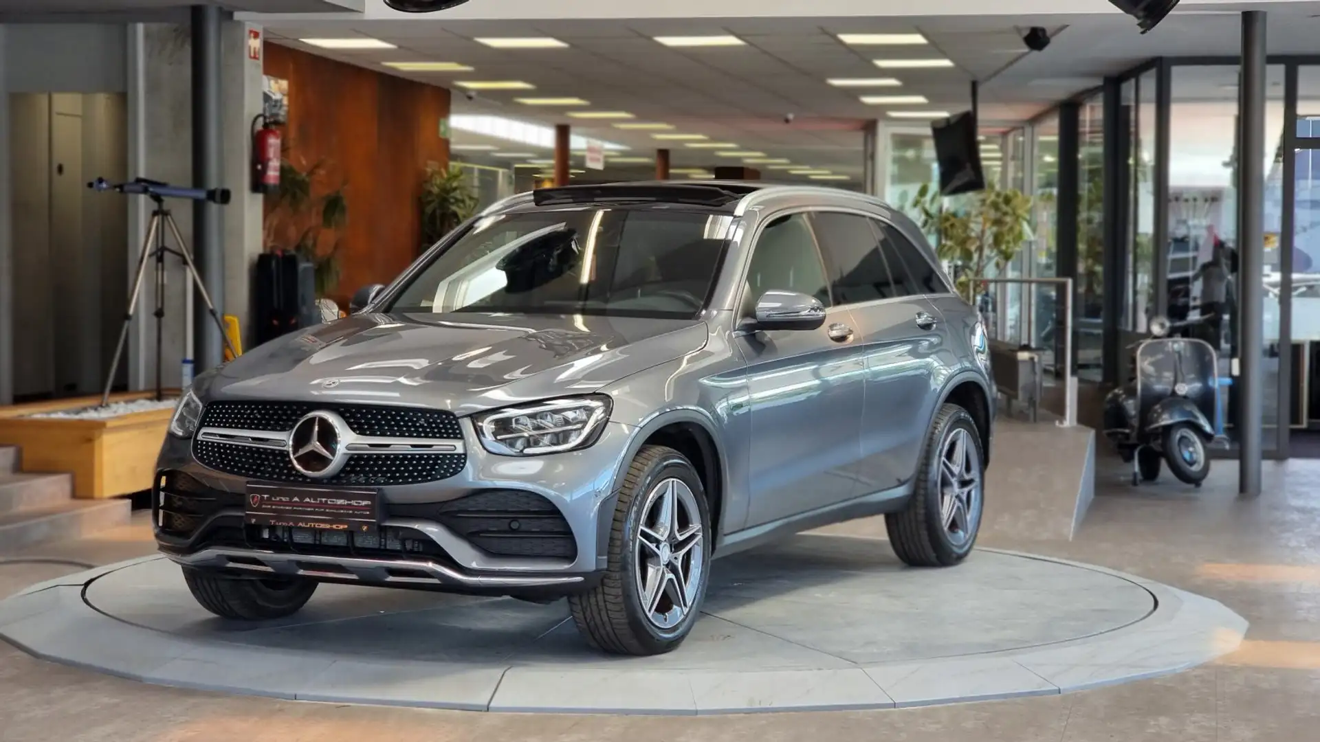 Mercedes-Benz GLC 300 de 4Matic AMG-Paket Aut. *Head-up*Kamera*Pano* Grau - 1