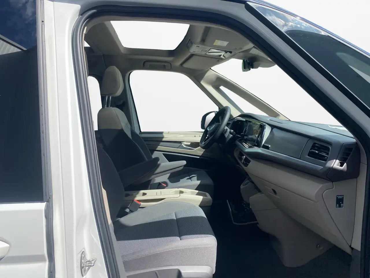 Volkswagen T7 Multivan 2.0 TDI DSG Edition Pano 13
