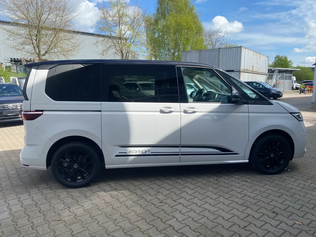 Volkswagen T7 Multivan 2.0 TDI DSG Edition Pano 15