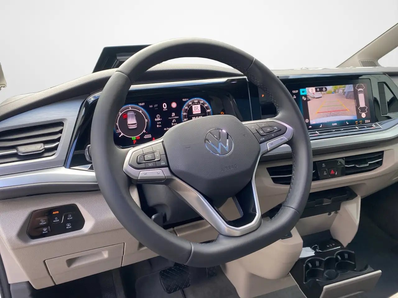 Volkswagen T7 Multivan 2.0 TDI DSG Edition Pano 9