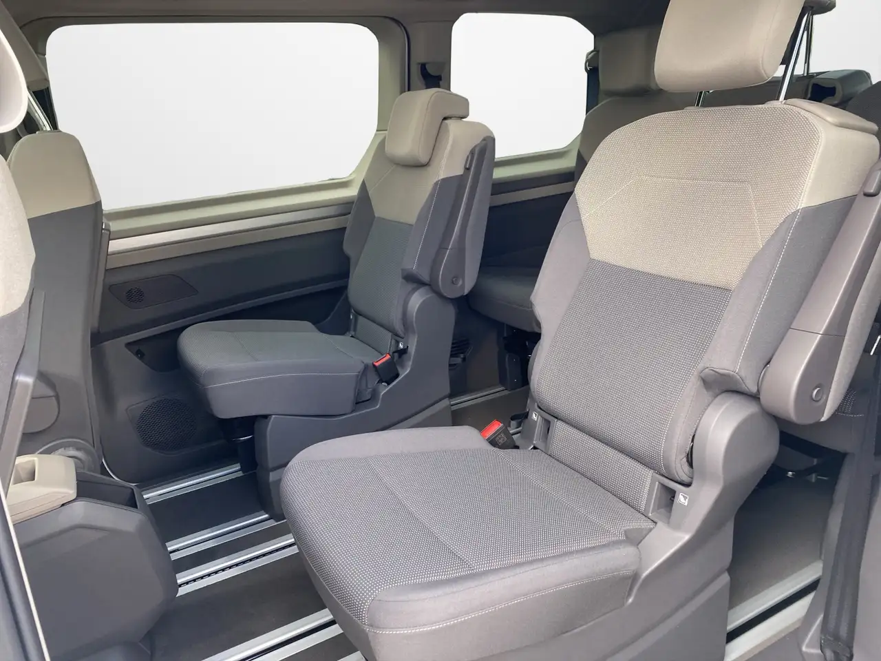 Volkswagen T7 Multivan 2.0 TDI DSG Edition Pano 11