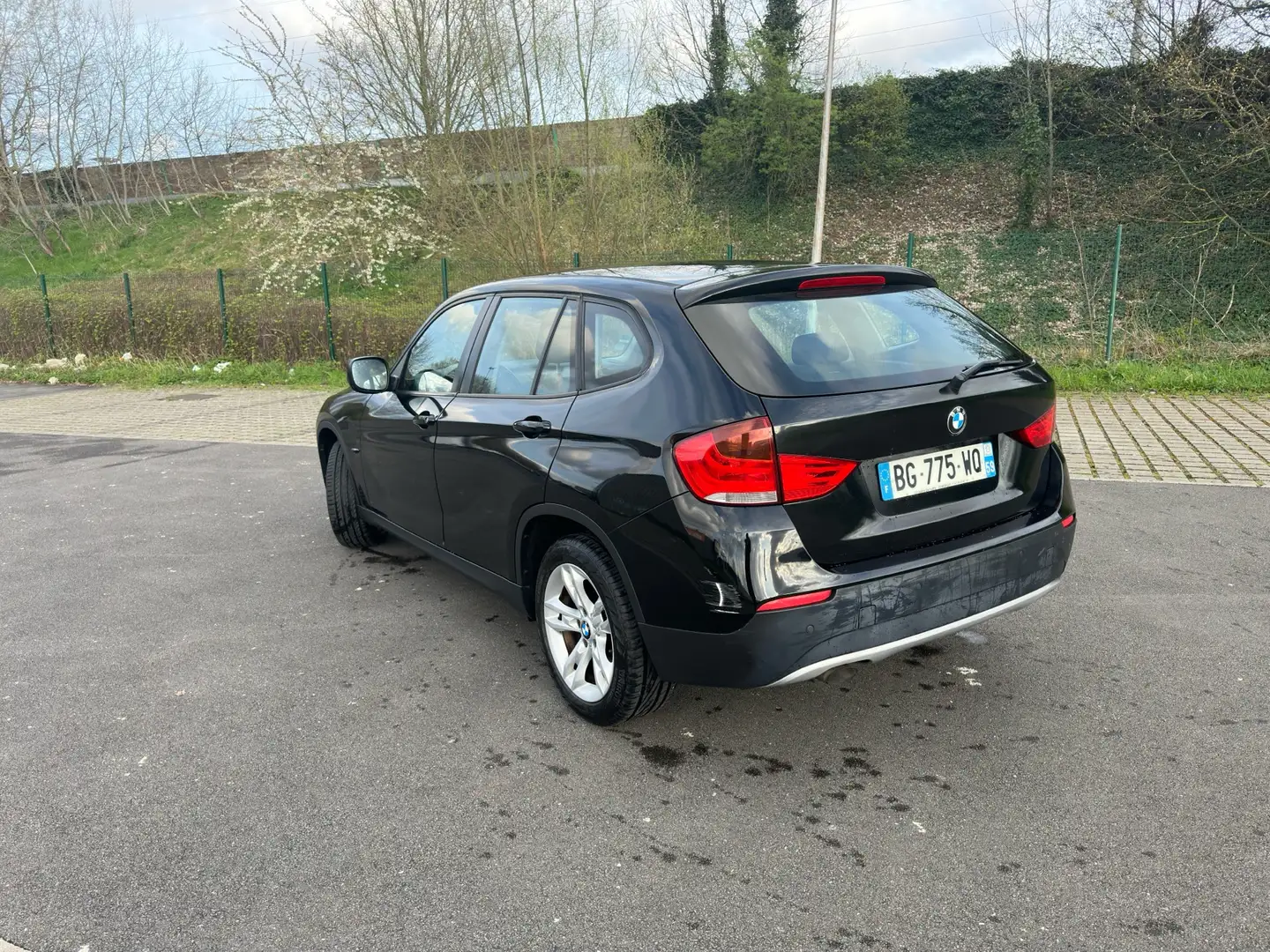 BMW X1 sDrive 18d 143 ch Confort Noir - 2