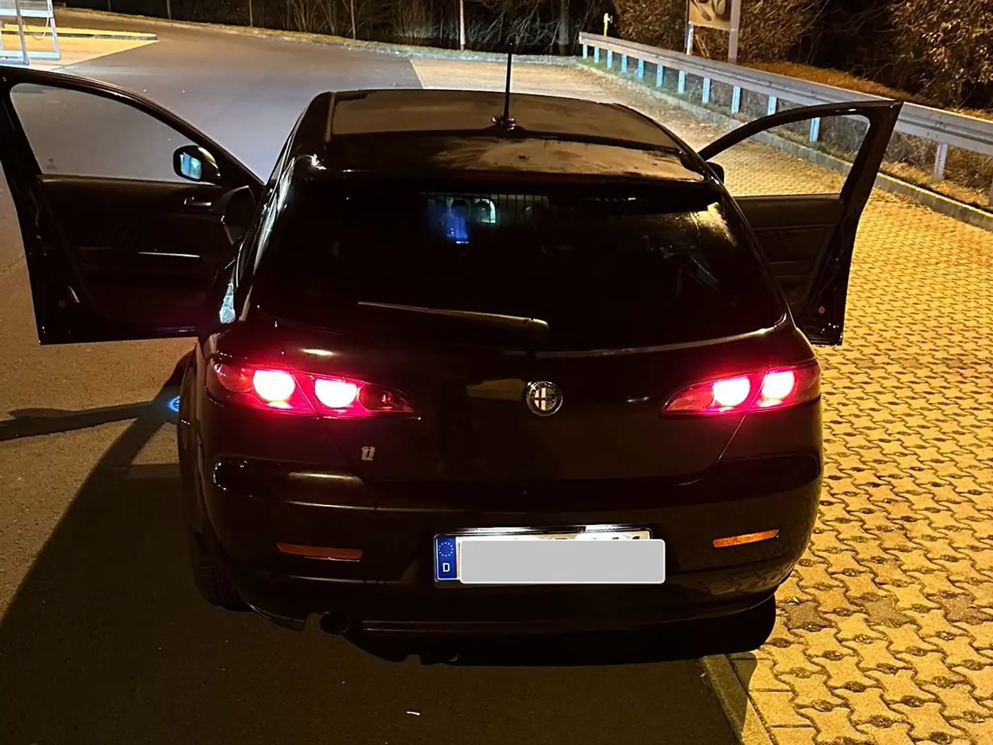 Alfa Romeo 159 159 Sportwagon 1.9 JTDM 16V DPF ti Schwarz - 2