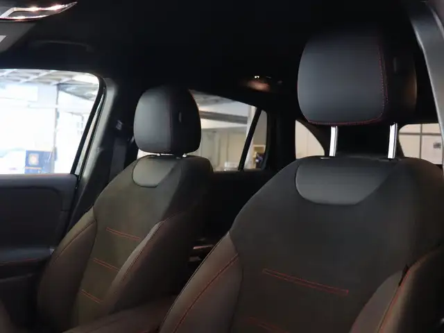Mercedes-Benz Gla view 12