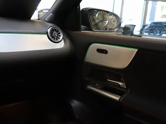 Mercedes-Benz Gla view 15