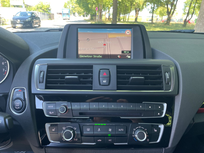 BMW 116 i Sport Line Navi*LED*1HD*Scheckheft BMW* — photo 14