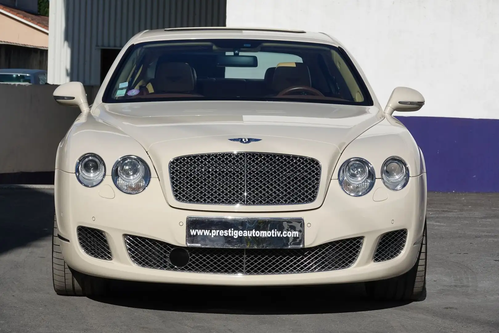 Bentley Flying Spur L Beżowy - 1