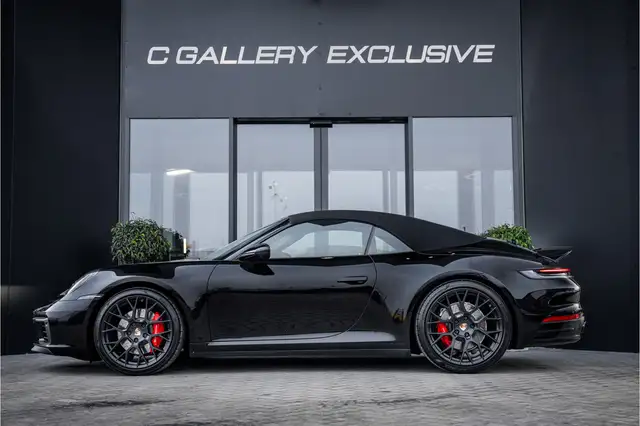 Porsche 911 view 4