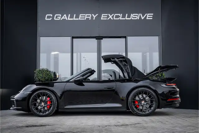 Porsche 911 view 5