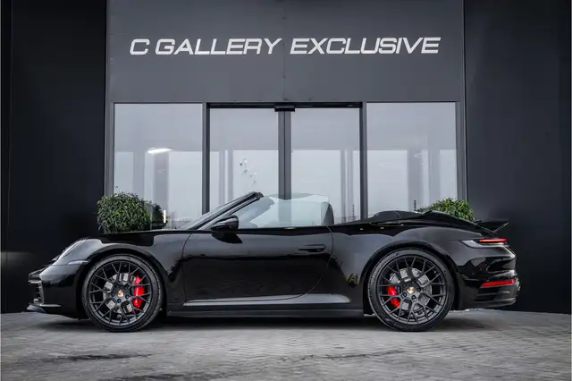 Porsche 911 view 6