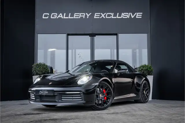 Porsche 911 view 3