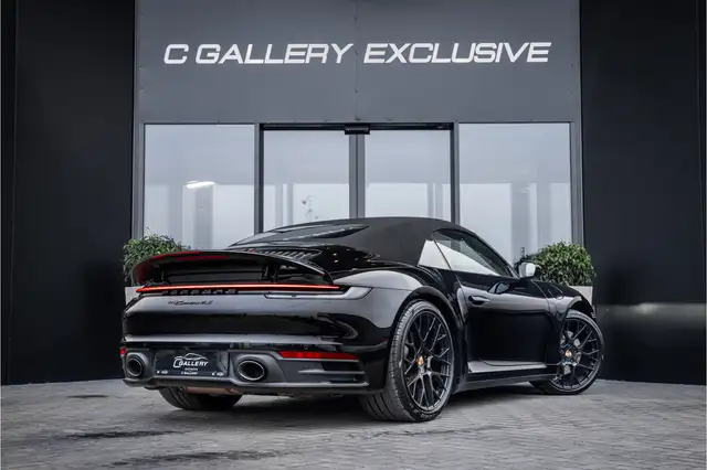 Porsche 911 view 9