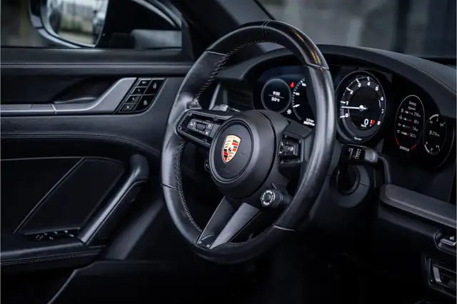 Porsche 911 view 13