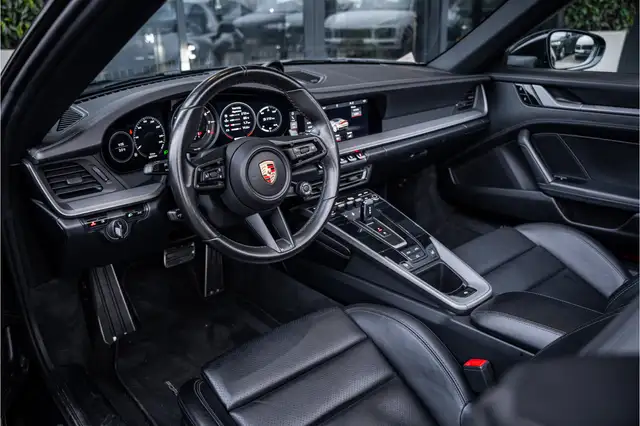Porsche 911 view 10