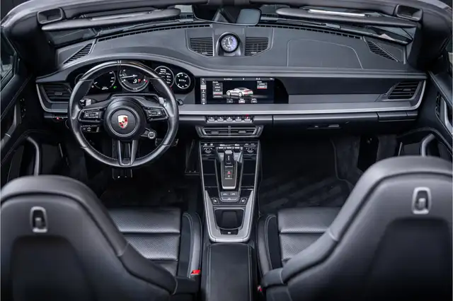 Porsche 911 view 11