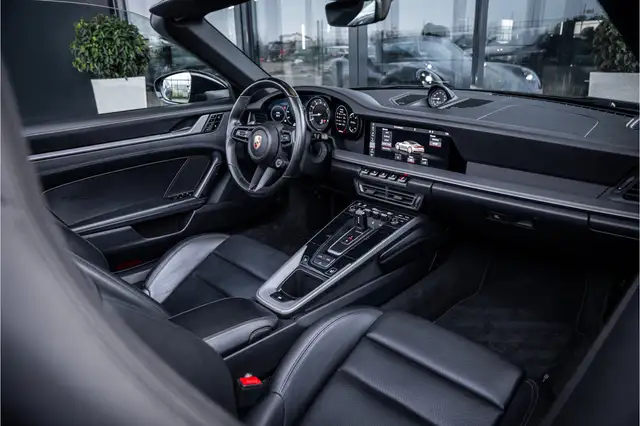 Porsche 911 view 12