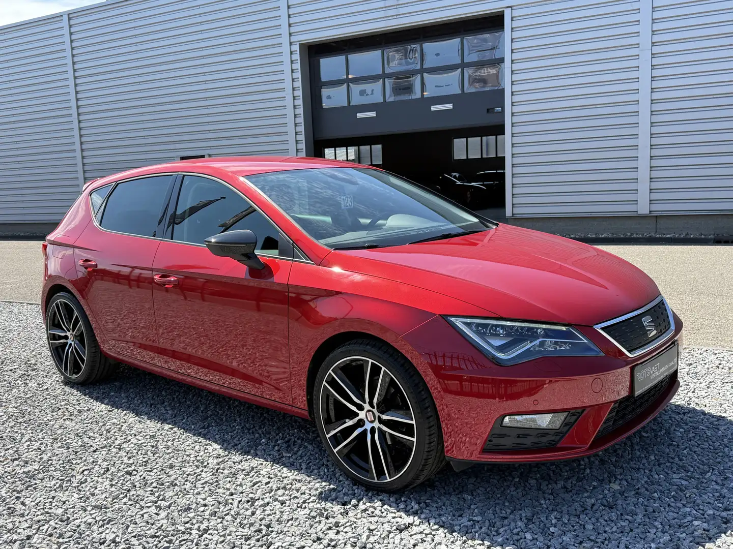 SEAT Leon TSI Style DSG Virtueel|Camera|LED|Keyles|ACC Vol! Rood - 1