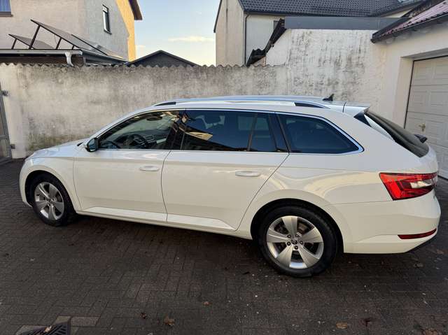Imagine Skoda Superb Combi 1.5 TSI DSG Ambition