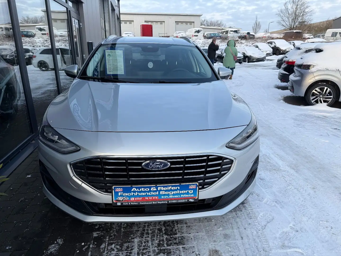 Ford Focus Turnier 1.5TDCI Titanium X AUTOMATIK*LED* Argent - 2