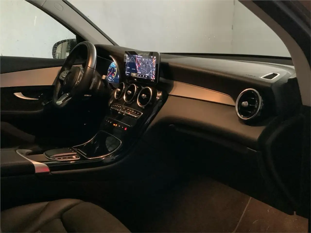 2022 Mercedes-Benz GLC 200 d 4MATIC, photograph 9