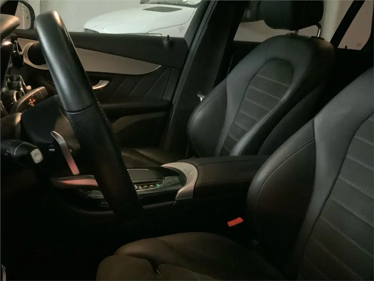 2022 Mercedes-Benz GLC 200 d 4MATIC, photograph 6