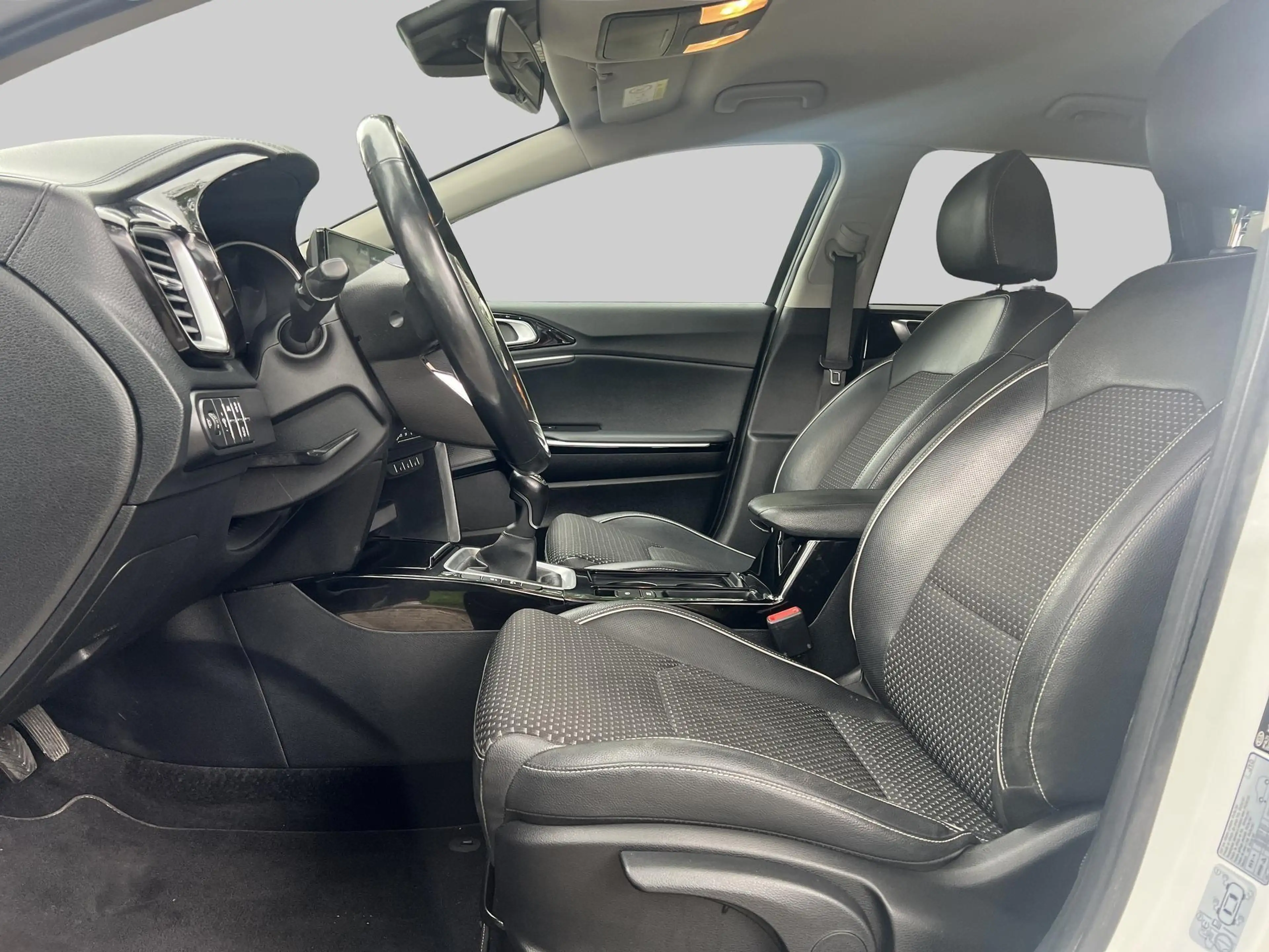 Kia Ceed SW / cee'd SW Sportswagon 1.5 T-GDi DynamicPlusLine | Achteruitr — photo 12