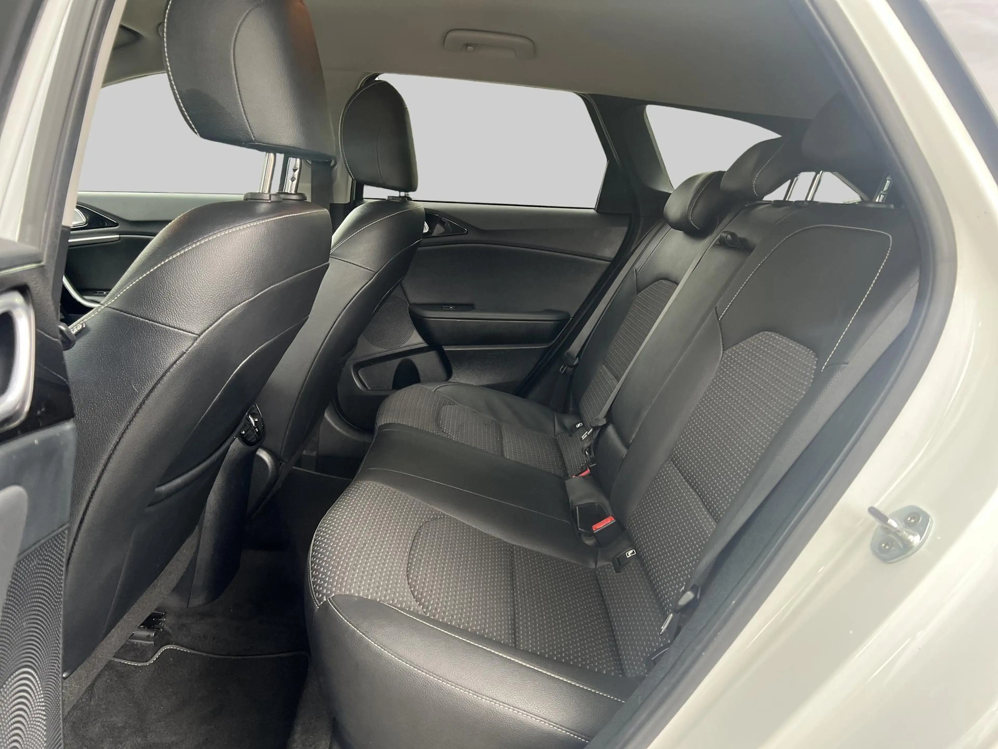 Kia Ceed SW / cee'd SW Sportswagon 1.5 T-GDi DynamicPlusLine | Achteruitr — photo 6