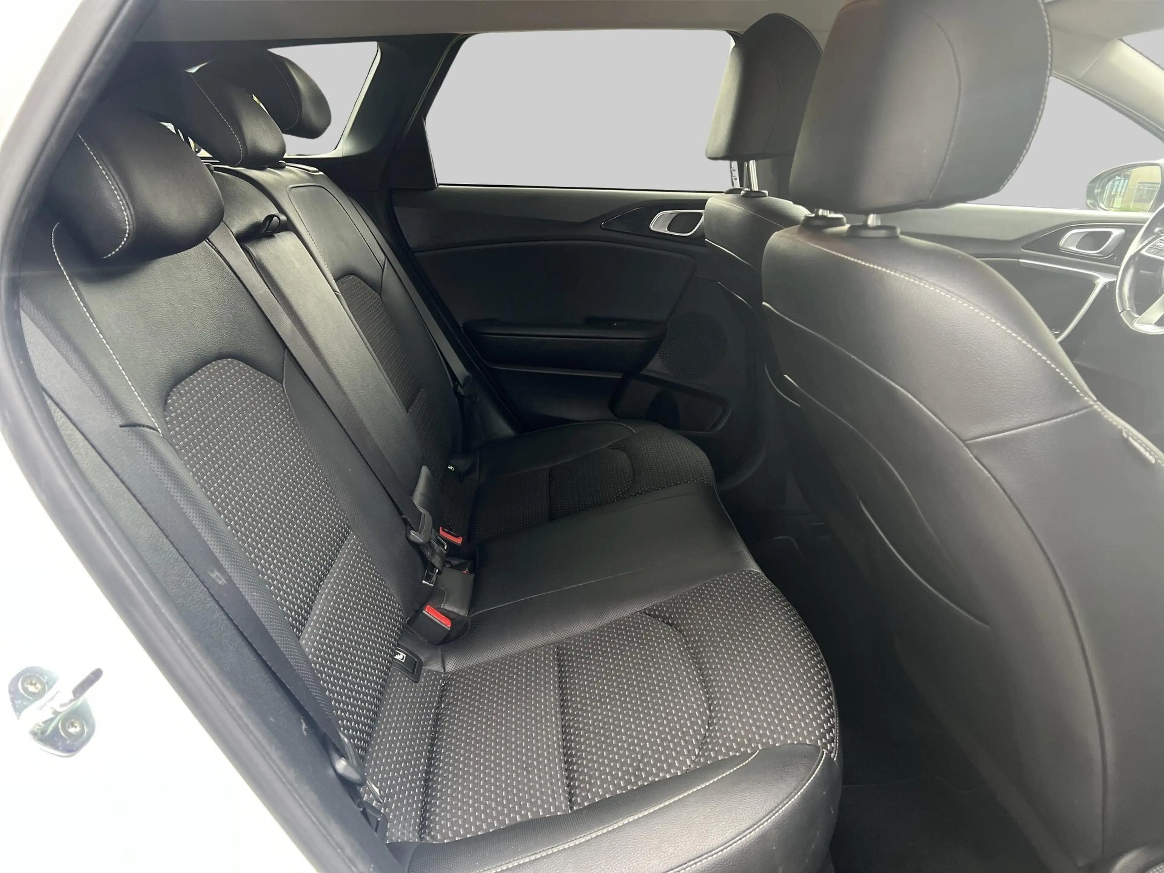 Kia Ceed SW / cee'd SW Sportswagon 1.5 T-GDi DynamicPlusLine | Achteruitr — photo 14